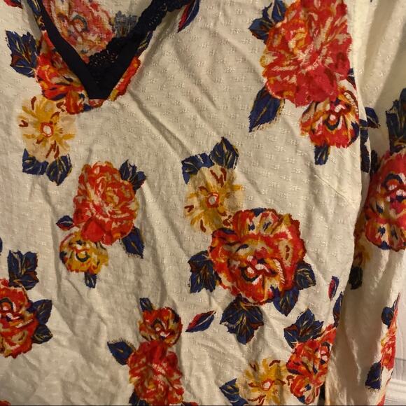 Skies are Blue Floral Peasant Top w/ Lace Detail Women's Size Small Rayon - Picture 2 of 7